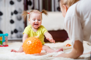 Ein Raumteiler Vorhang ist für Kinderzimmer ein gute Lösung.